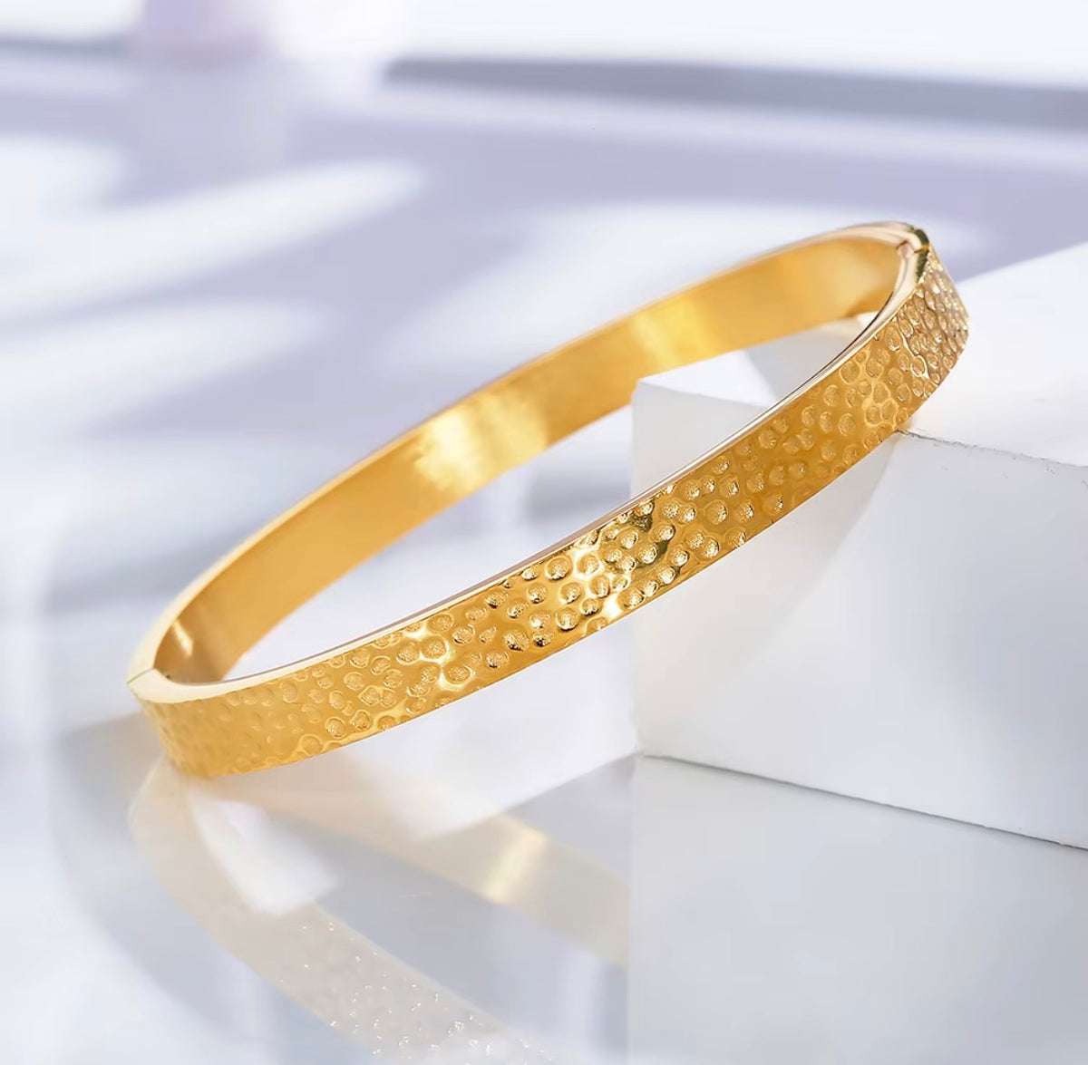 The Capri Hinged Bangle