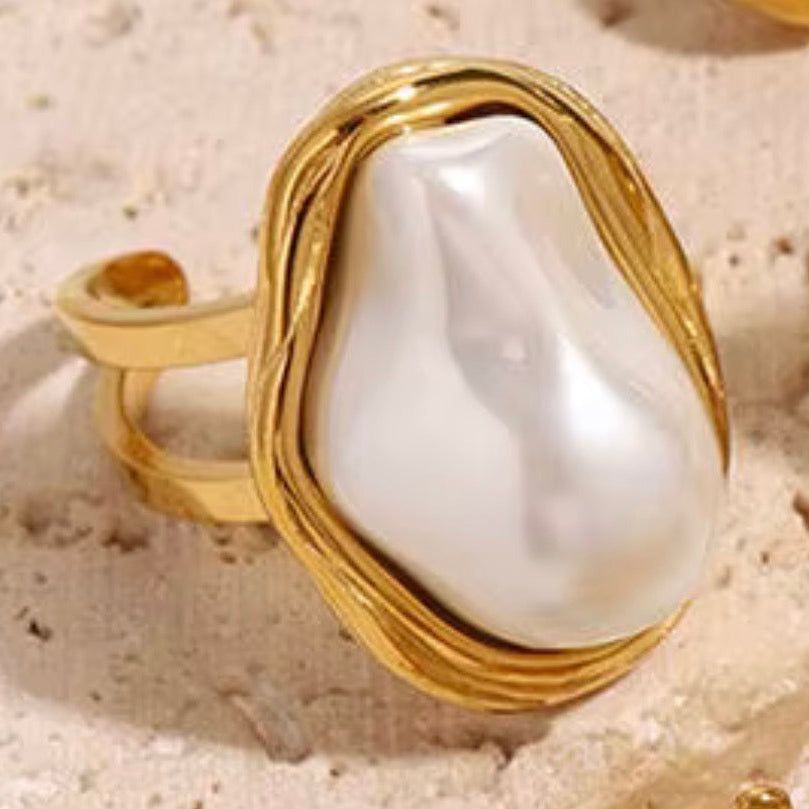 Pearl Sculpt Ring