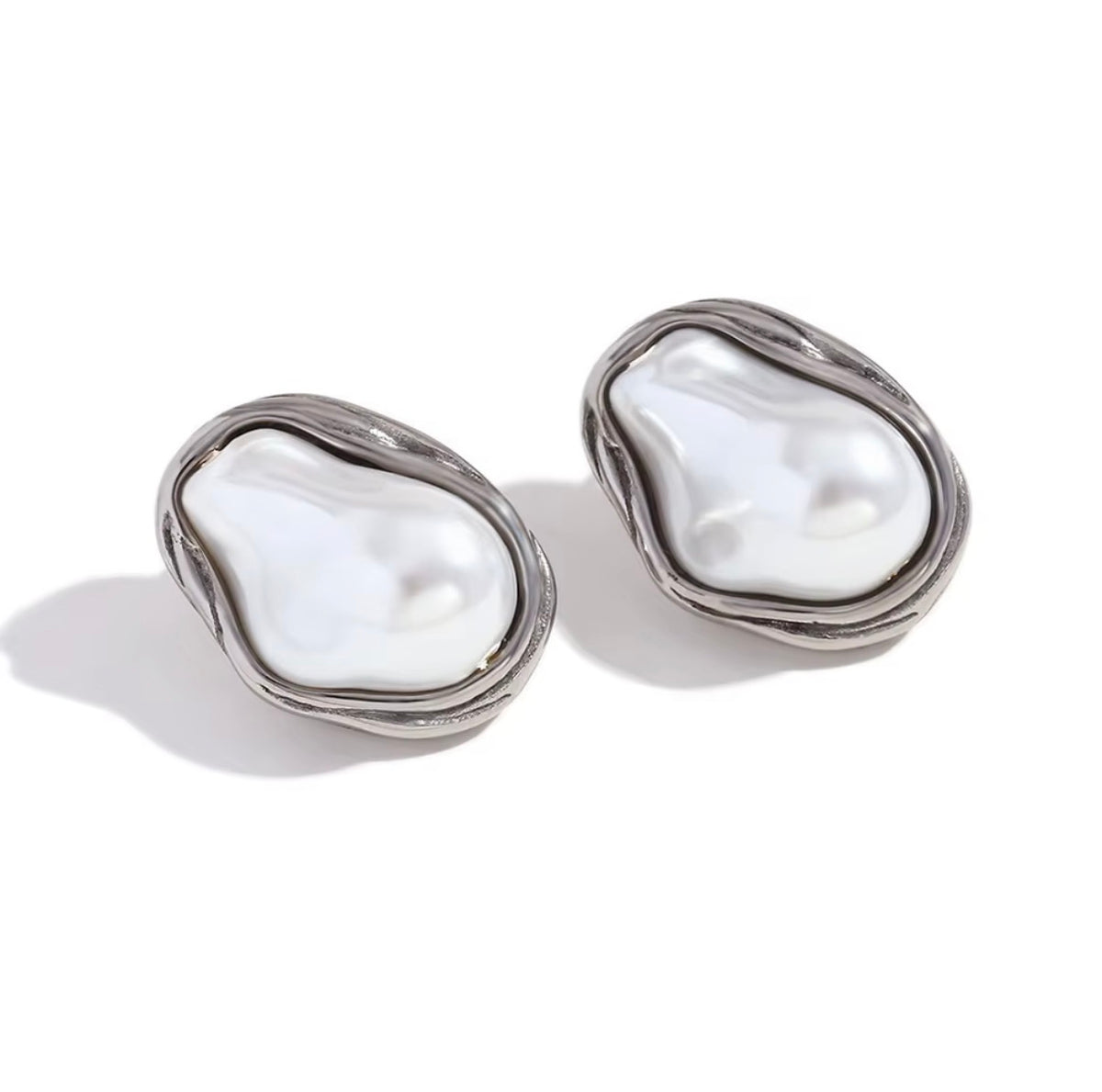 Pearl Sculpt Stud Earrings