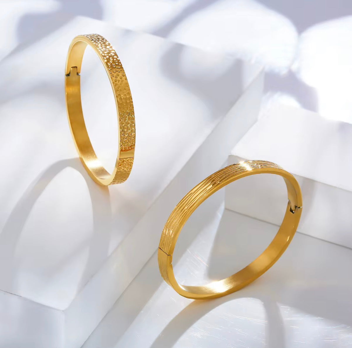 The Capri Hinged Bangle